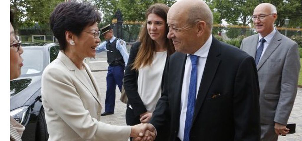 Carrie-Lam-Jean-Yves-le-Drian-Lemaire-hebdo-vin-Chine