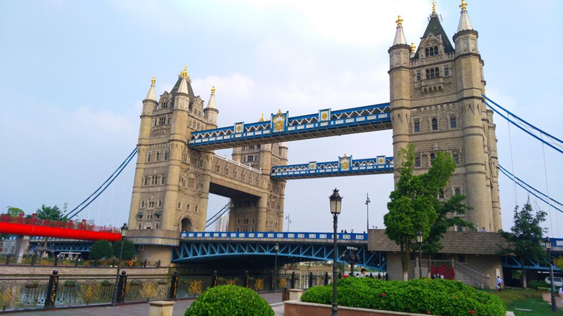 Chine-copie-replique-tower-bridge-londres-lemaire-hebdo-vin-chine