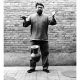 ai-weiwei-1995-laisse-tomber-urne-dynastie-han-lemaire-hebdo-vin