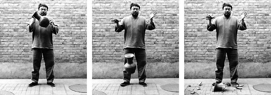 ai-weiwei-1995-laisse-tomber-urne-dynastie-han-lemaire-hebdo-vin