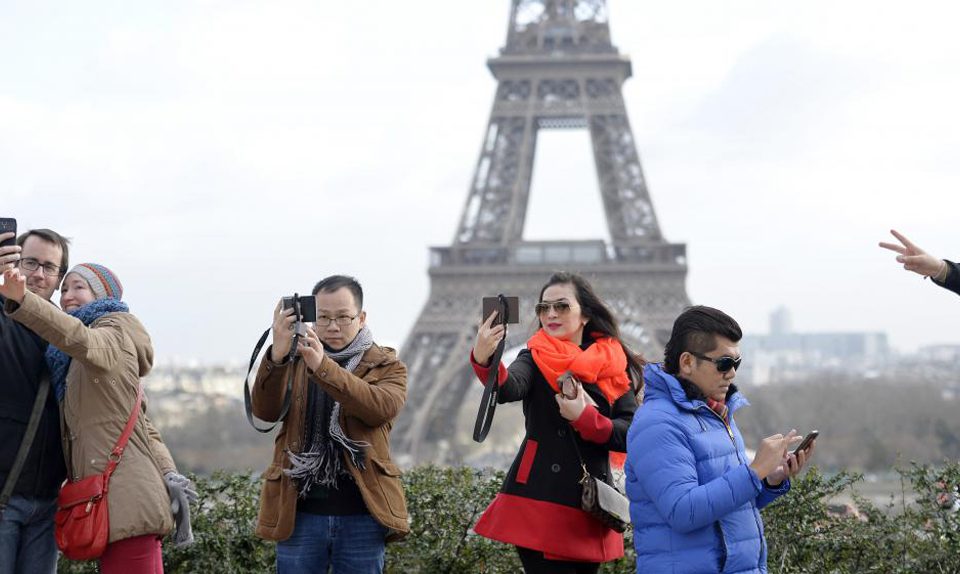Paris-touristes-chinois-lemaire-hebdo-vin-chine