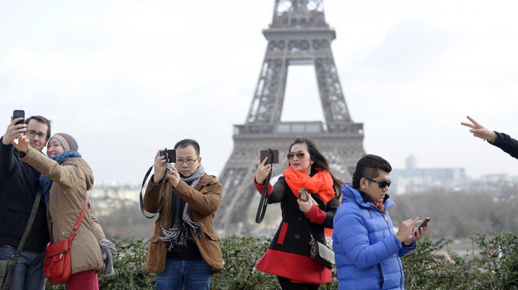 Paris-touristes-chinois-lemaire-hebdo-vin-chine