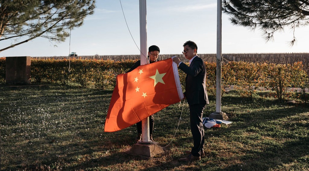 vignobles-4-vents-nan-hu-drapeau-lemaire-hebdo-vin-chine