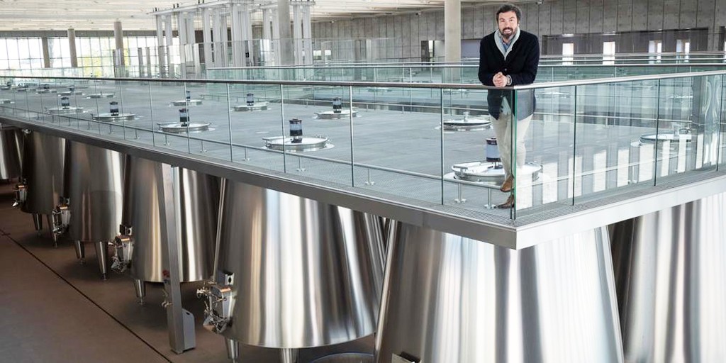 lynche-bages-chai-interieur-lemaire-hebdo-vin-chine